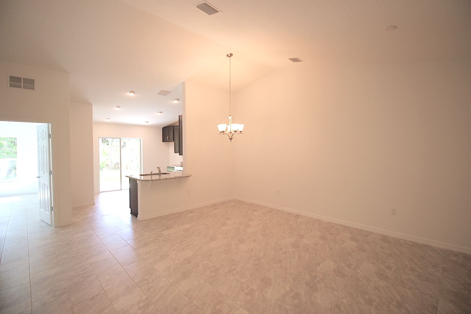 Gorgeous 3 Bed 2 Bath 1 Car Garage Townhome in Palm Coast! – photo 4