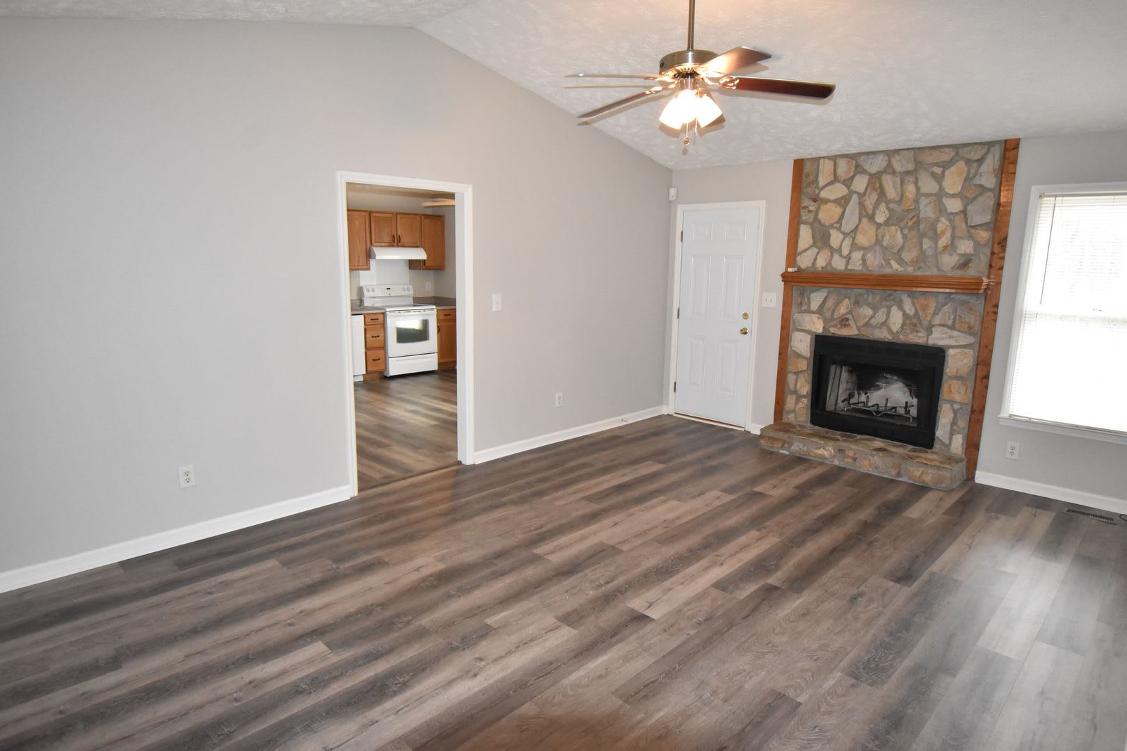 Well Maintained Single Family Home Coming Soon 3 Bedroom And 2 Bath Home Robinwood – photo 4