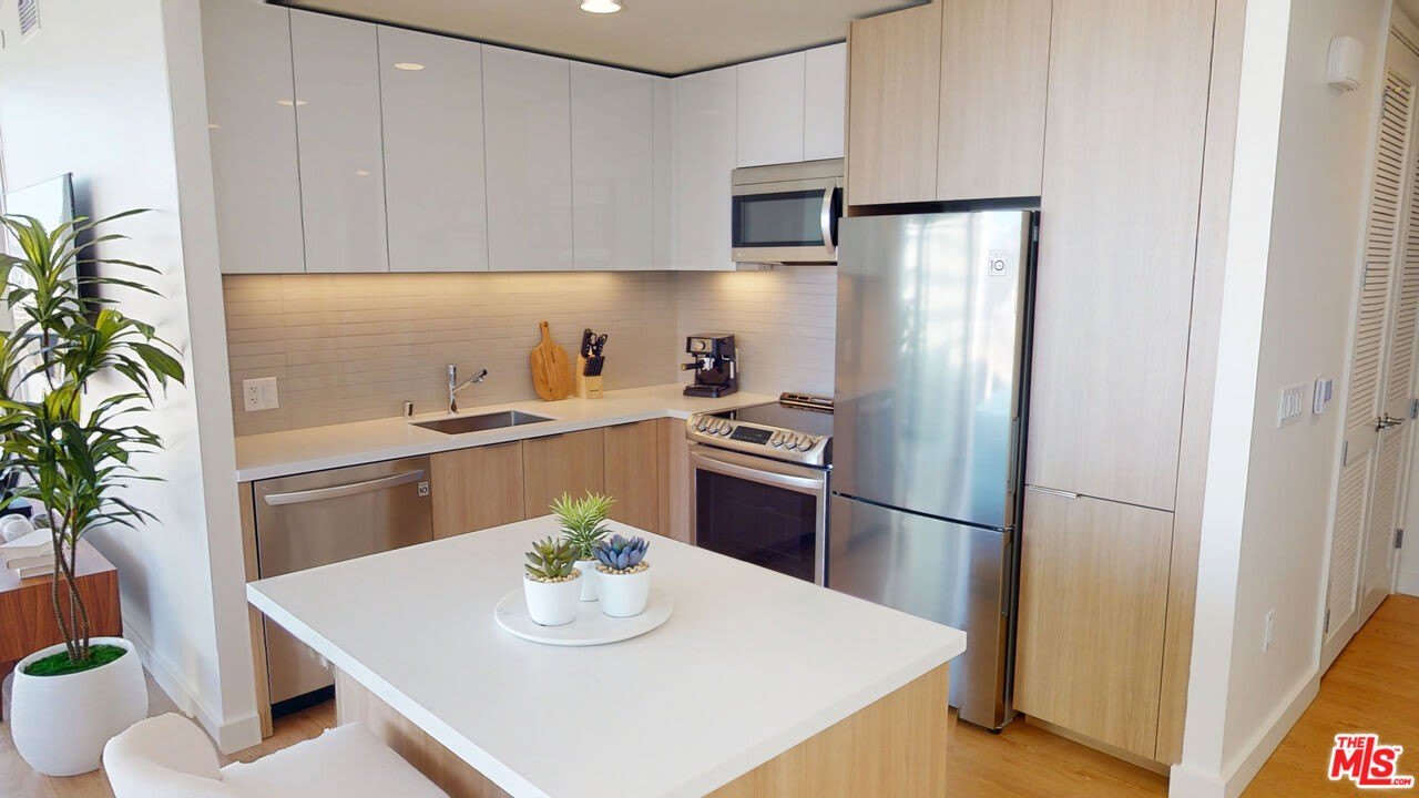 11750 SW Wilshire Blvd – photo 4