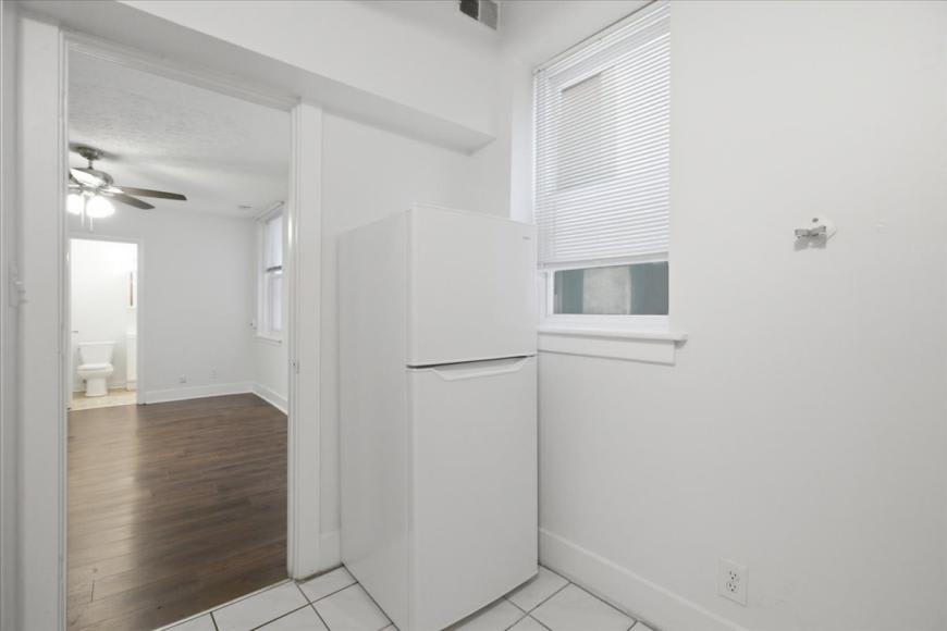 3727 N Pine Grove Ave – photo 5