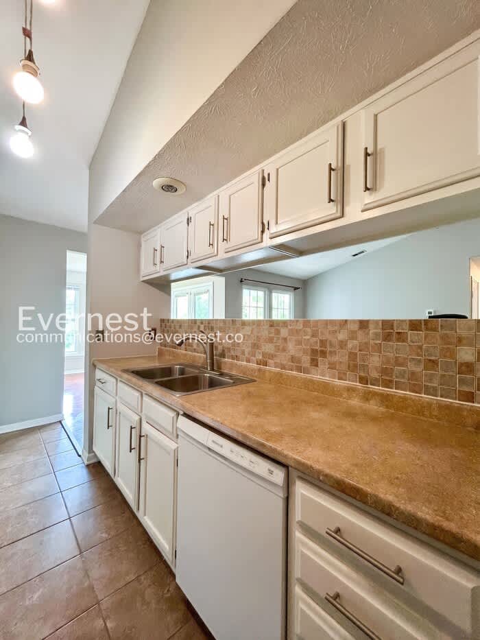 9351 Kempton Manor Court – photo 5