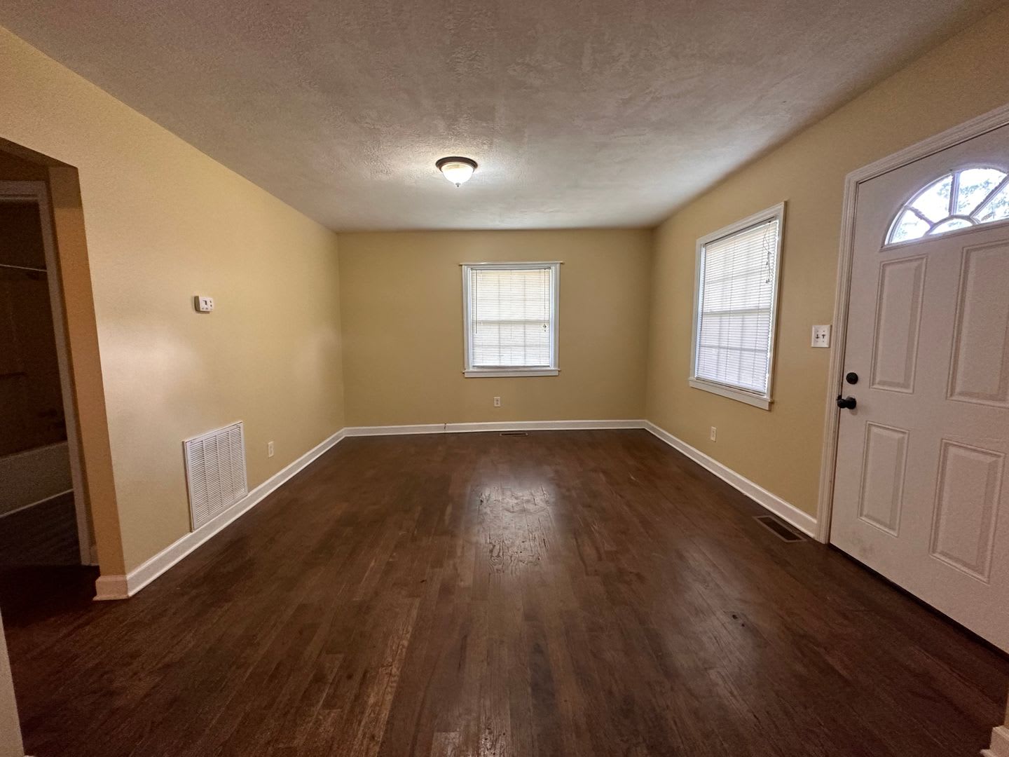 Charming 2-Bedroom Home in Maryville City – photo 4