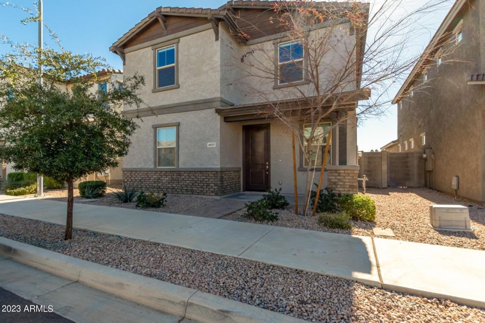 Gorgeous 4 bedroom, 3.5 bath w/2 car garage. Great location in Mesa! – photo 2