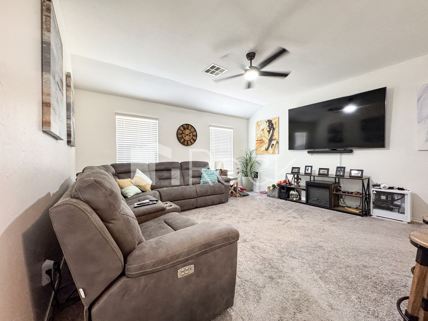 3 Bedroom Home in Newcastle – photo 3