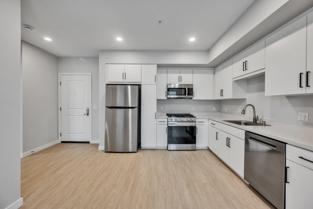 Downtown Ontario Luxury Apartments – photo 1