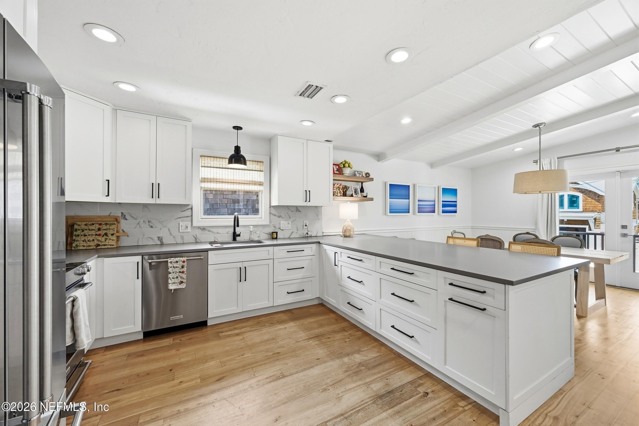 1440 BEACH Avenue – photo 5