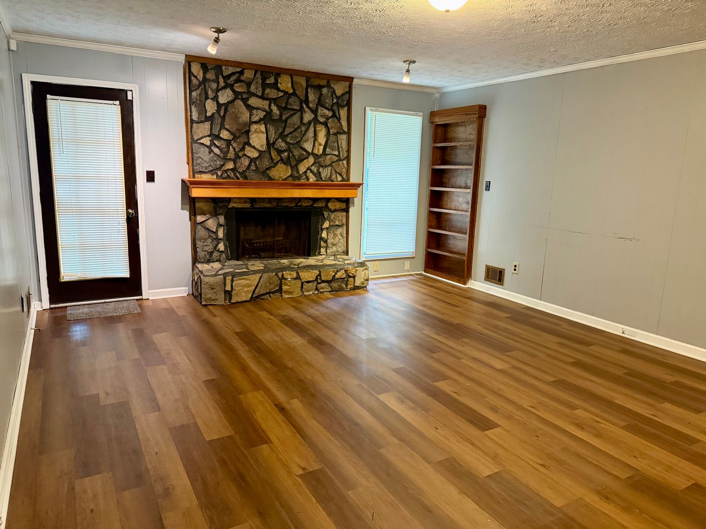 Beautiful 3-Bedroom, 2-Bath Ranch with Spacious Kitchen & Private Backyard – photo 5