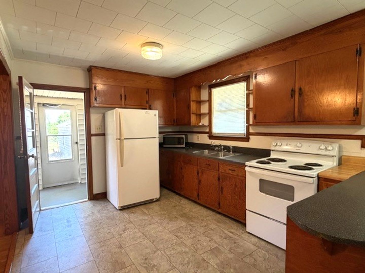 ~~ Cute 2-bedroom Brick Ranch located in Elon ~~ – photo 3