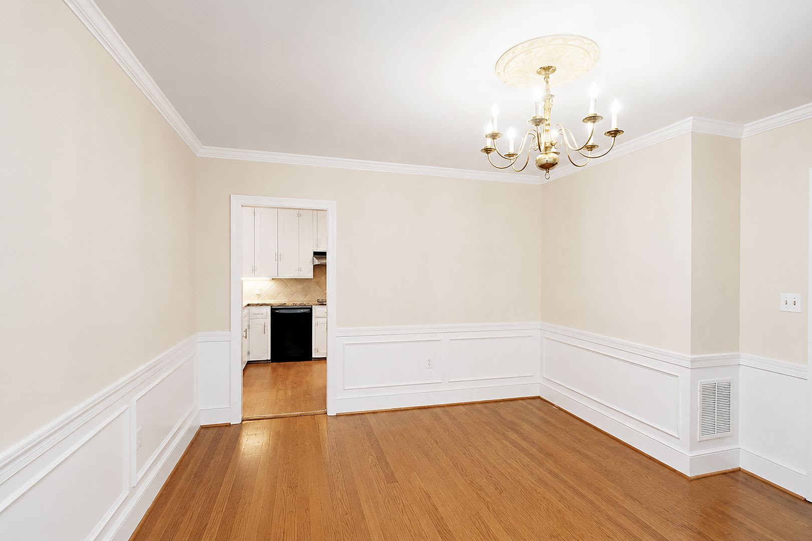 Spacious Pet-Friendly Greenbrier Home with Recent Updates + Lawn Care Included – photo 4