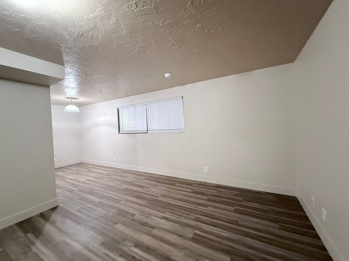 Just Like New! 2 Bedroom Condo! – photo 2
