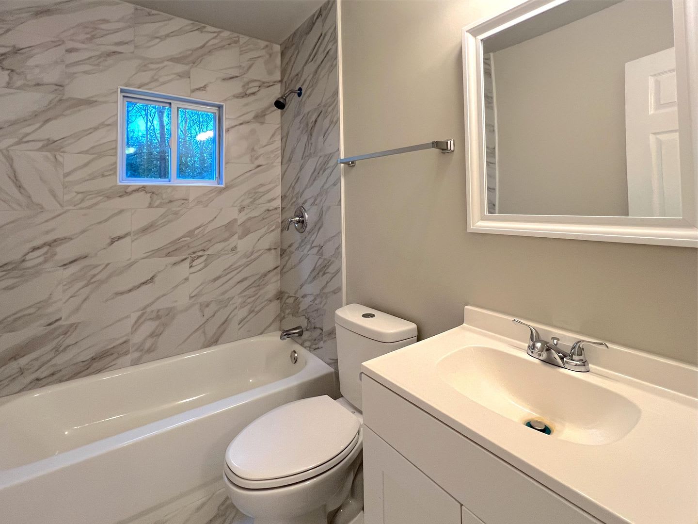 Room in 2 Bedroom Home at Gresham Park Dr – photo 5