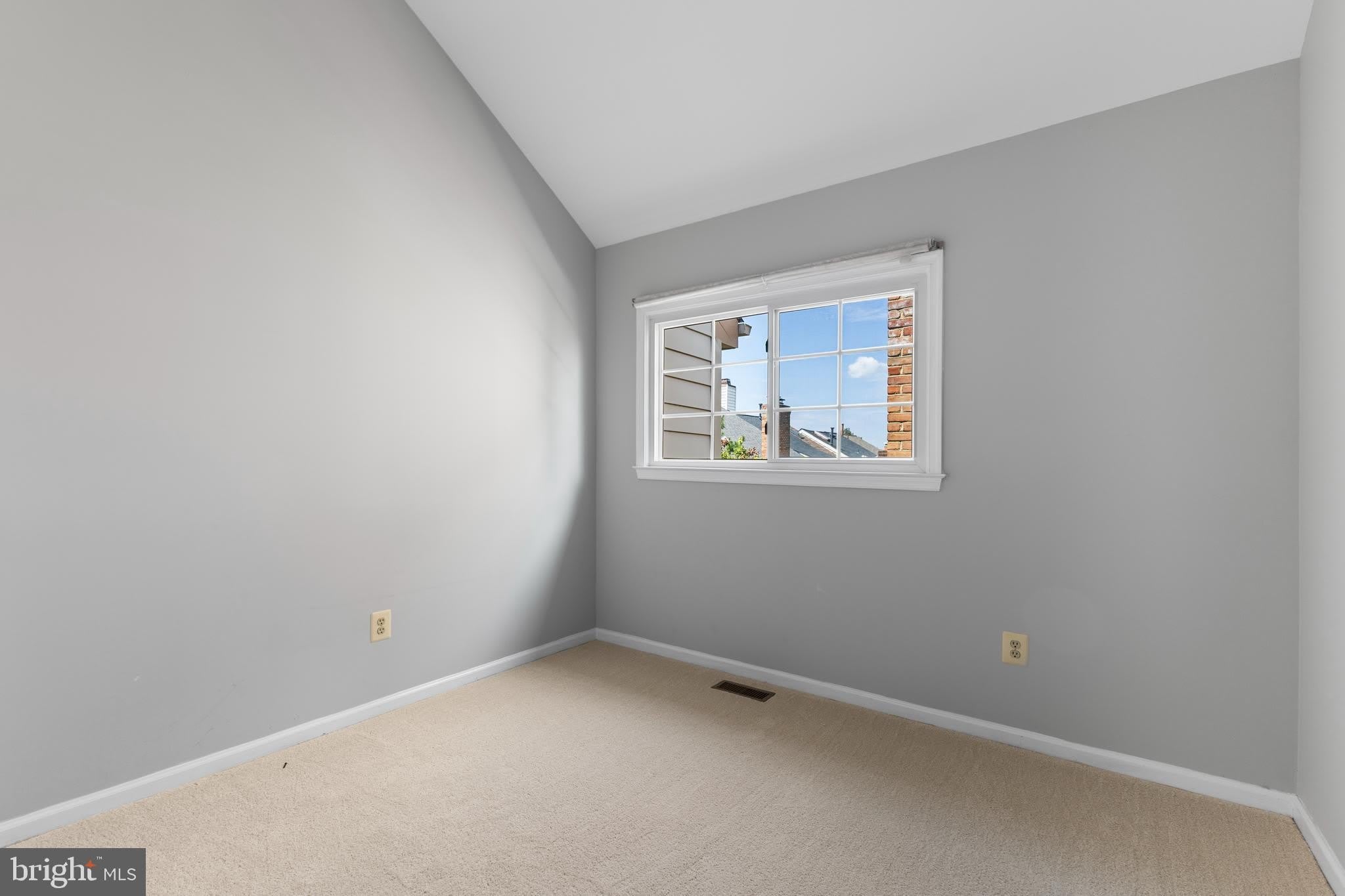5142 WOODFORD Drive – photo 3