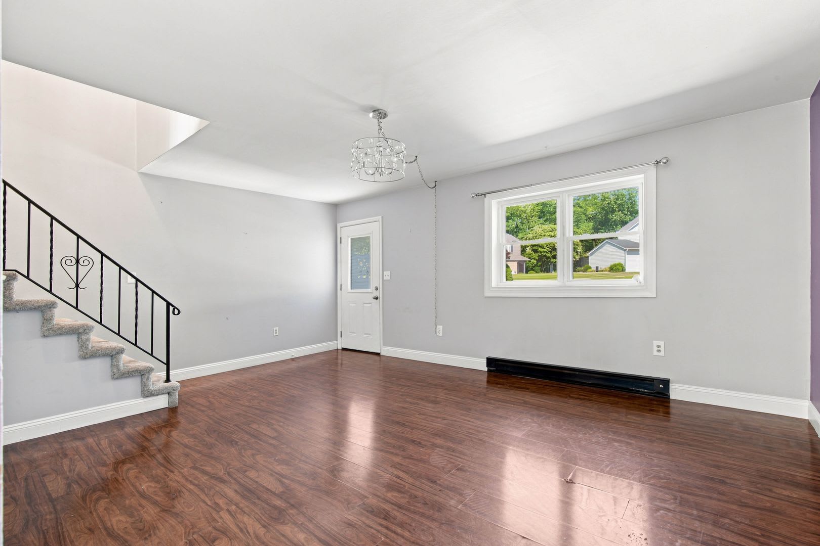 Spacious 3Br 2Ba Home With Private Yard Driveway – photo 3