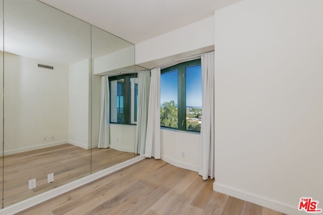 10520 Wilshire Blvd – photo 3