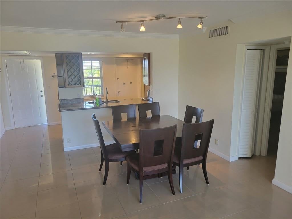 3050 N Palm Aire Drive – photo 5