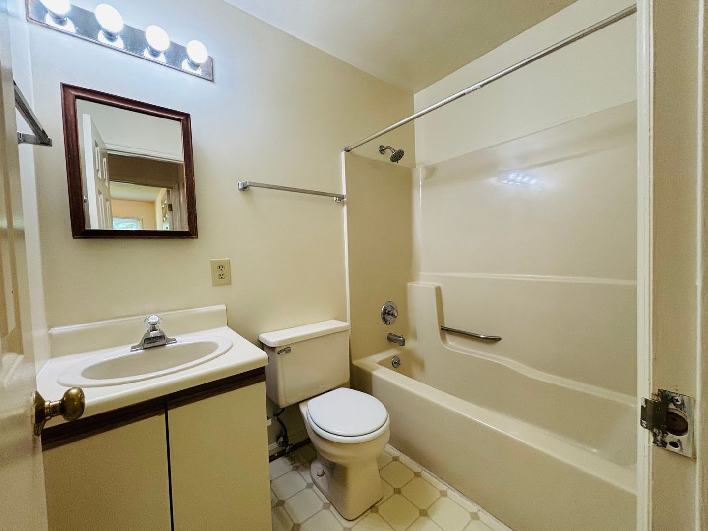 2500 Ridge Road – photo 5