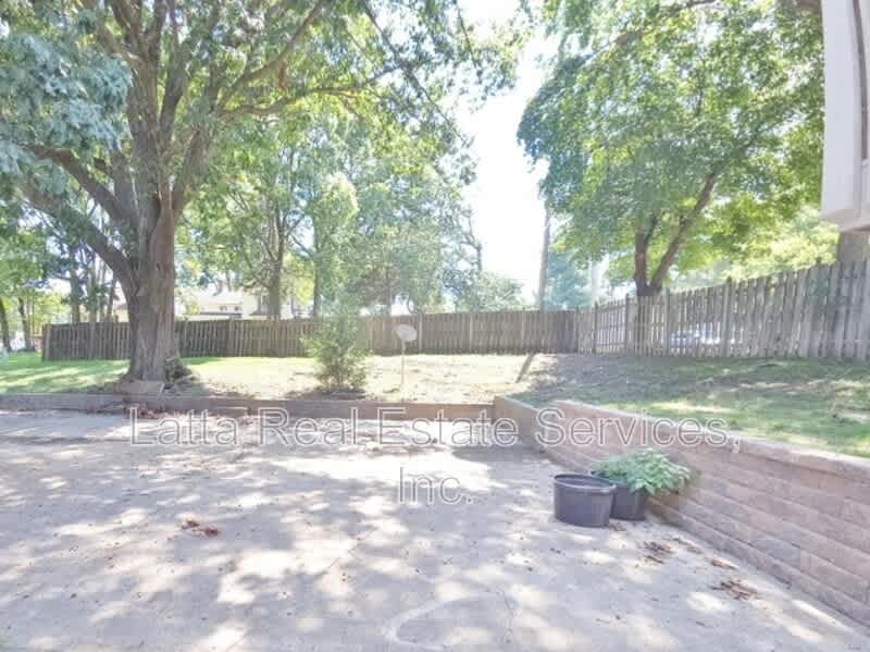 11601 E 61st St – photo 3