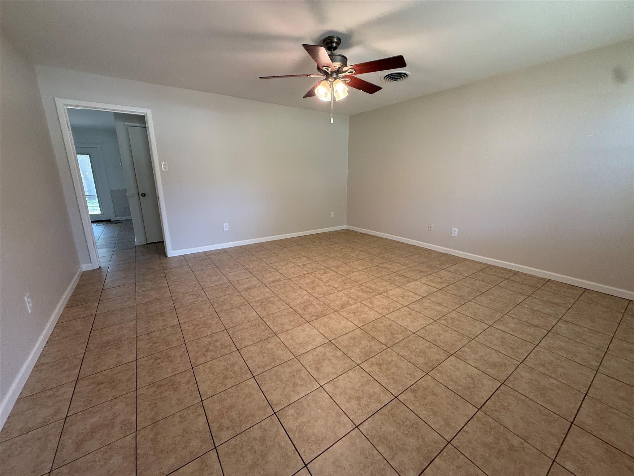 1915 Fairfax Drive – photo 3