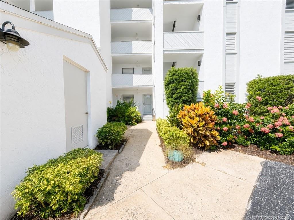 390 NE Edgewater Drive – photo 3