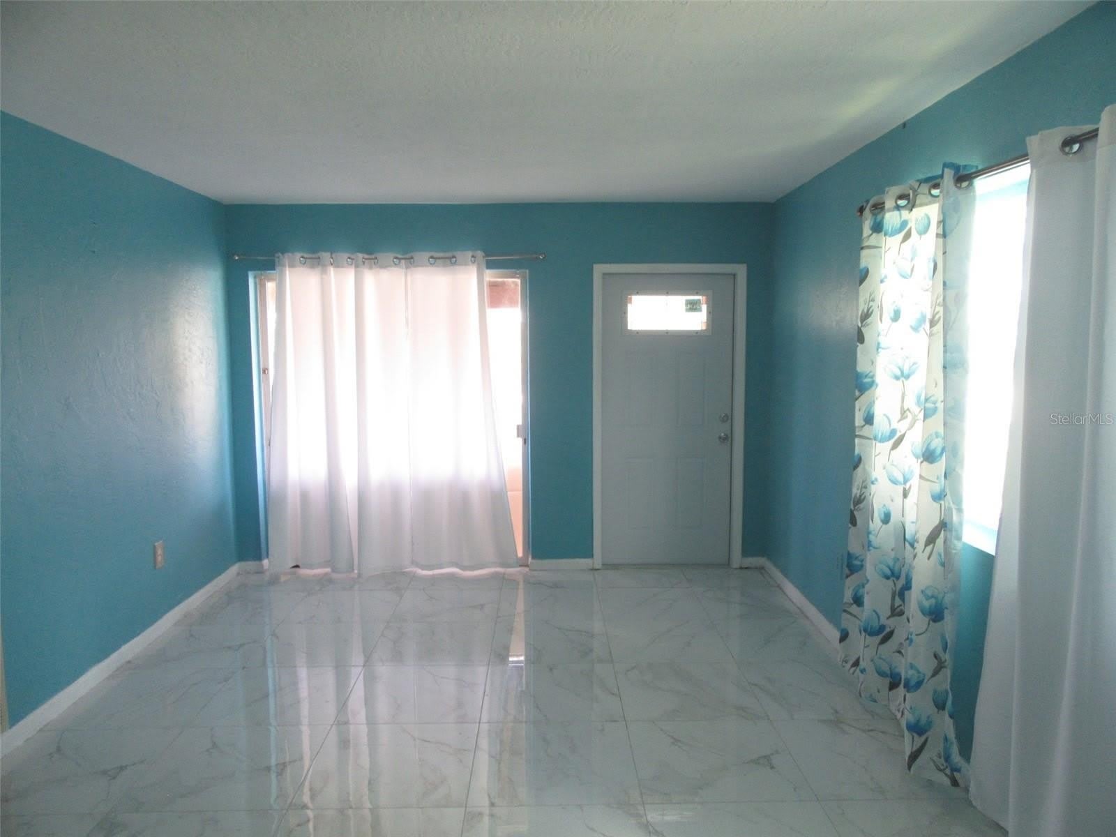 21267 GLADIS Avenue – photo 2