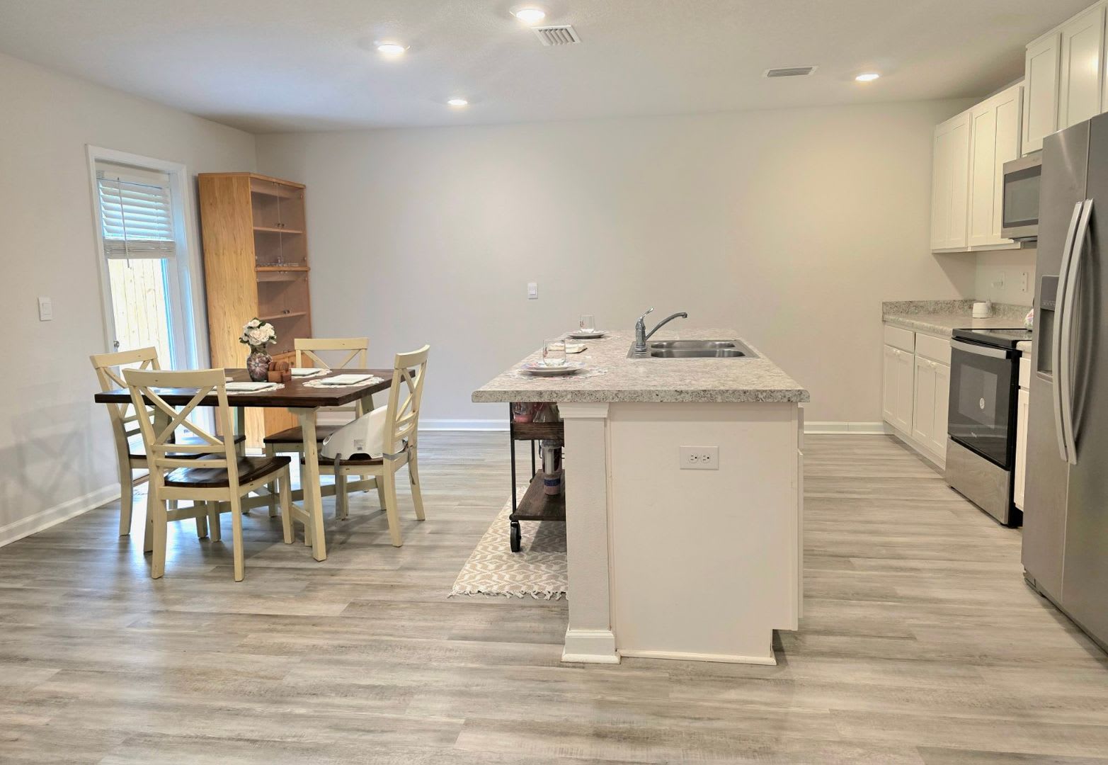This Charming 3-bedroom, 2-bath Home in the Desired Bridlewood Subdivision! – photo 5