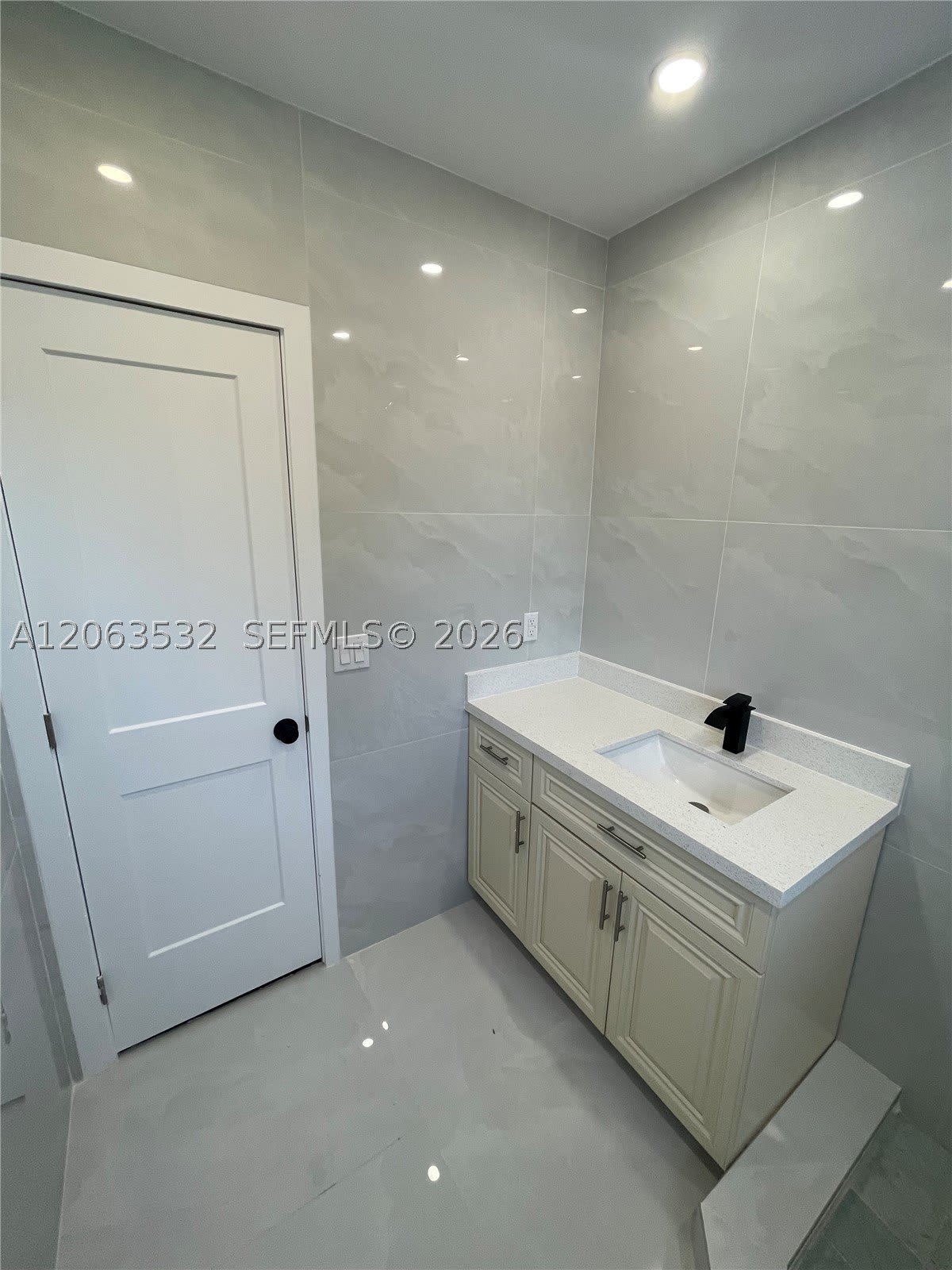 2352 SW 26th Ln – photo 4