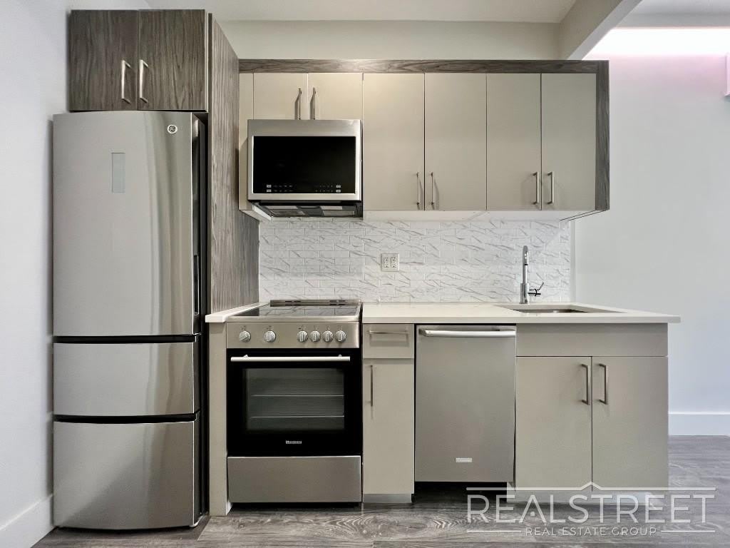 277 Linden St – photo 2