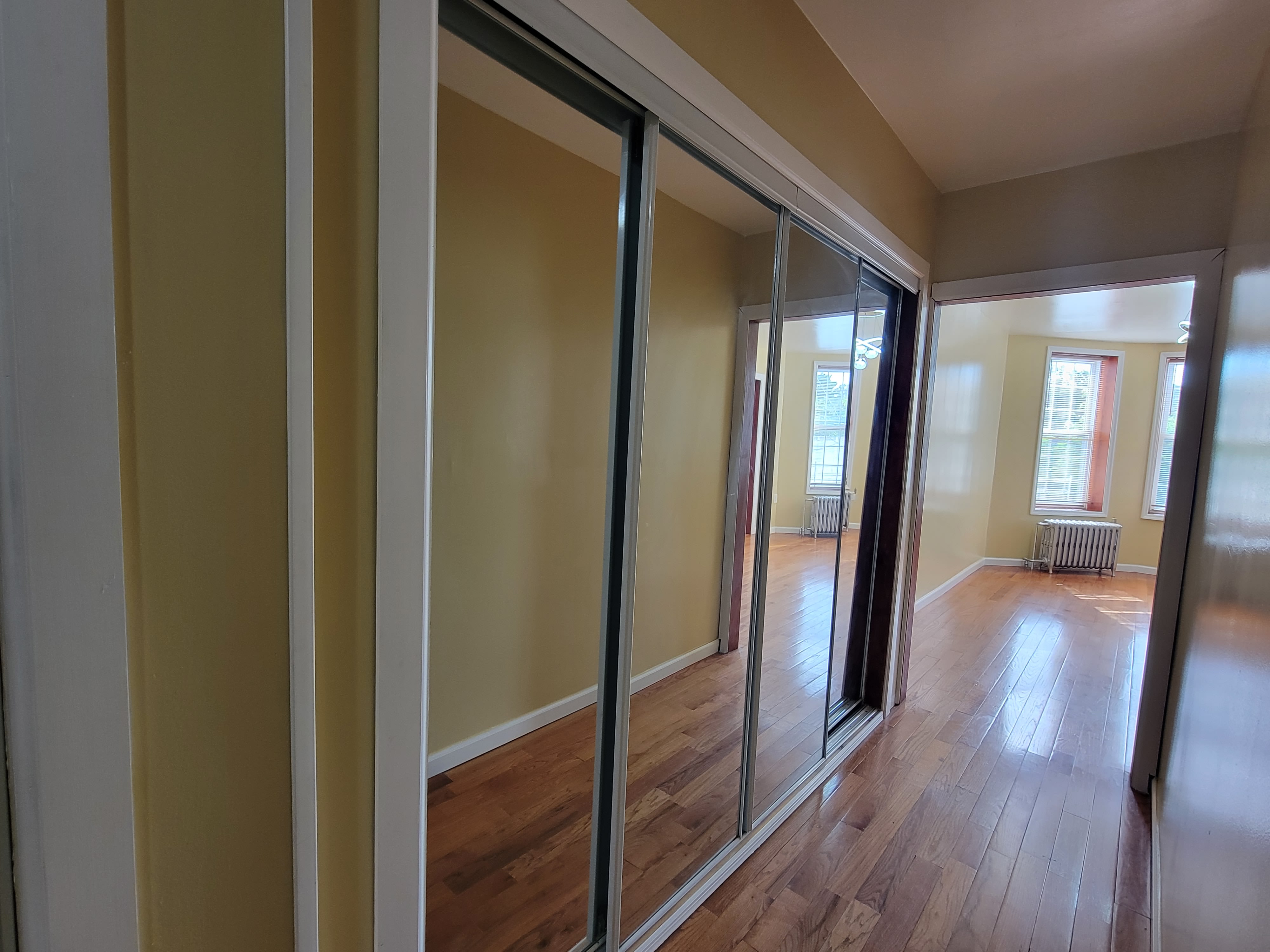 214 Moffat St – photo 5