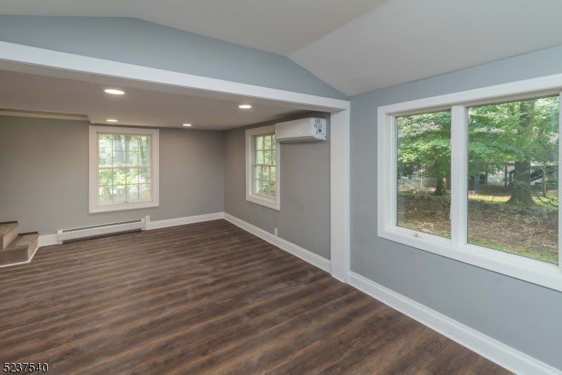 496 Manchester Ave – photo 4