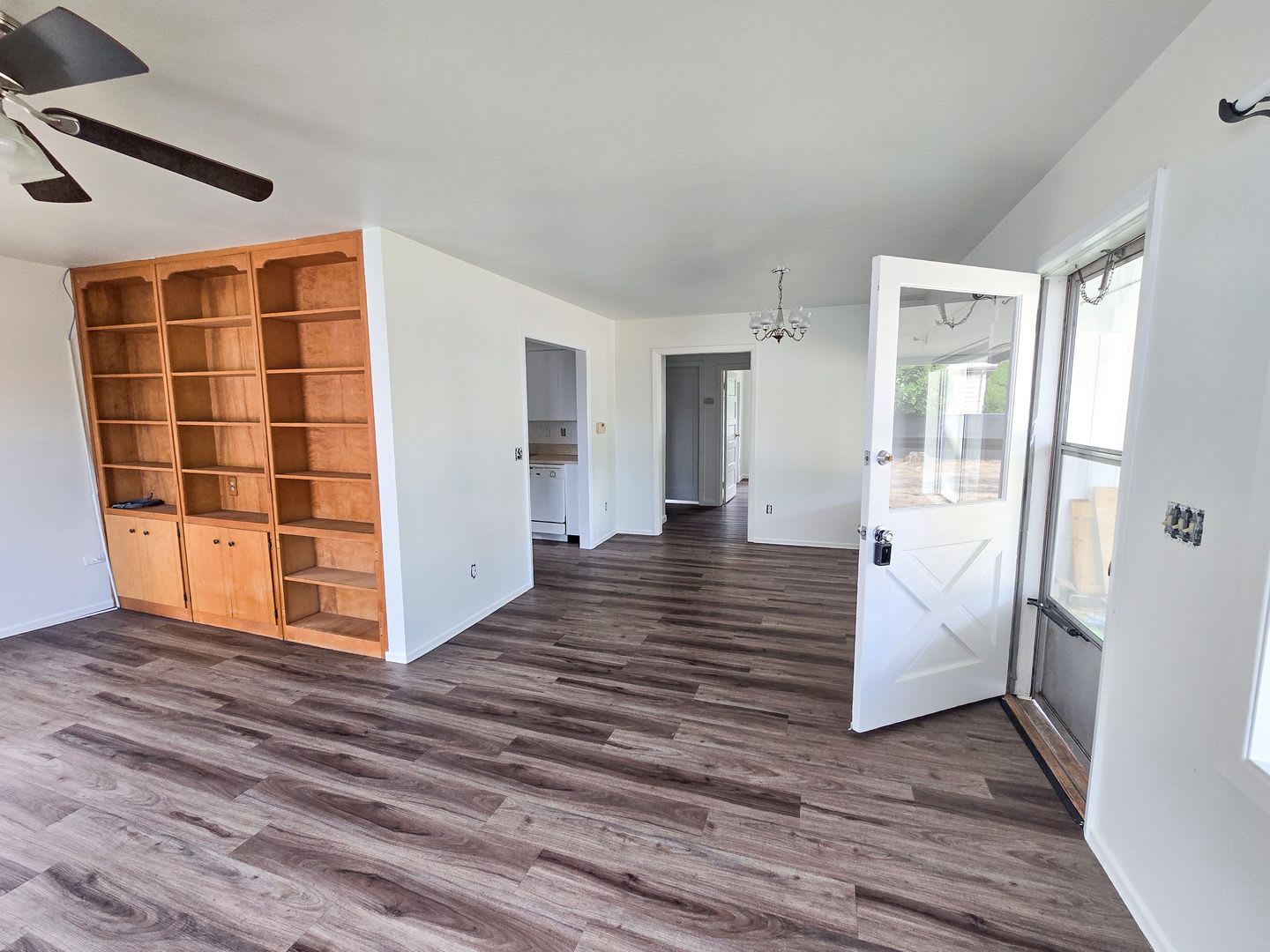 RENT SPECIAL: $750 Off First Full Month's Rent With One Year Lease! ~ Marks 950 – photo 5