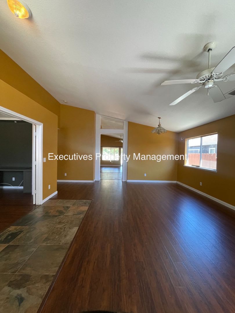 House For Rent – photo 2