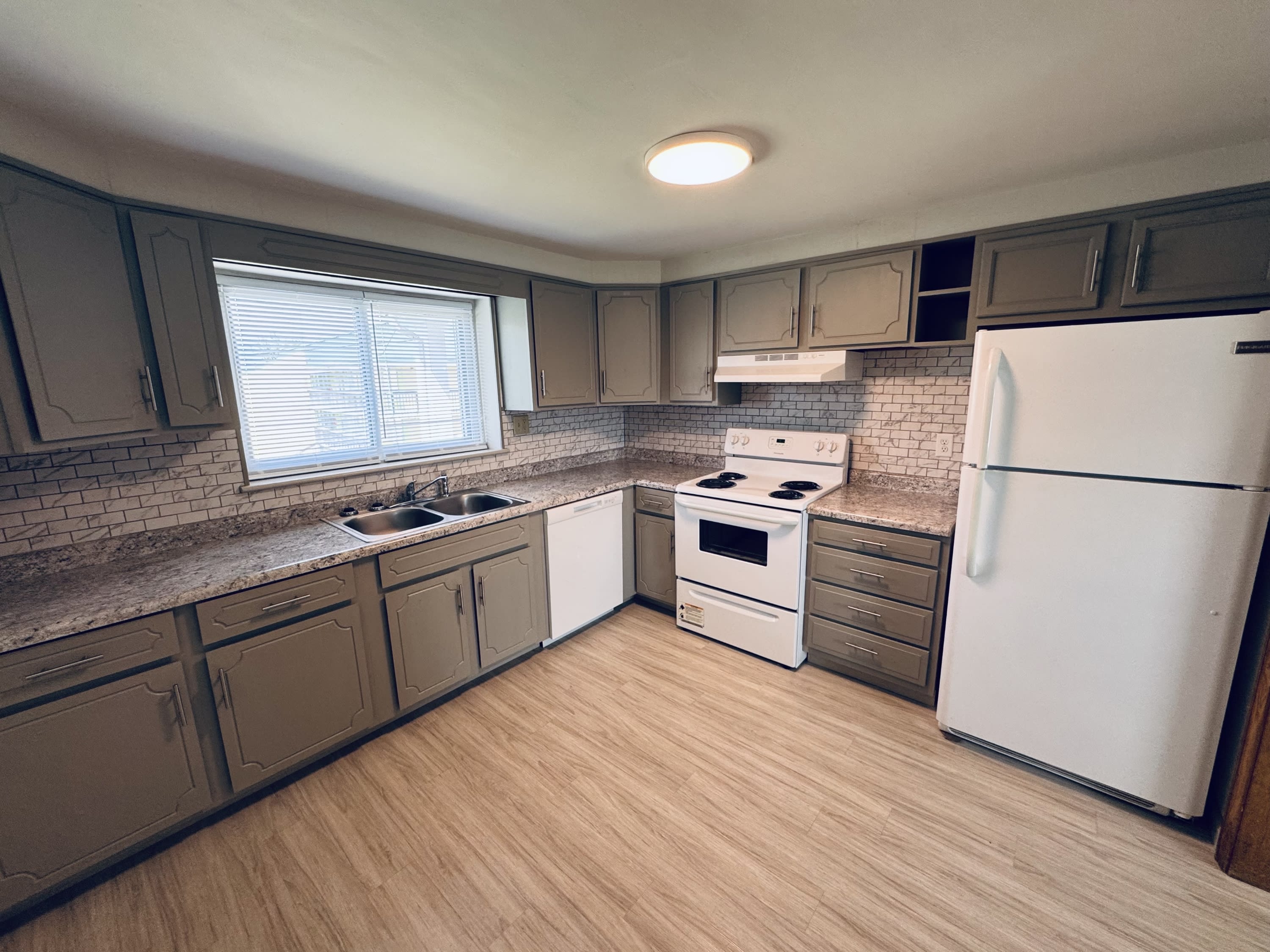 1393 Saratoga Avenue – photo 3