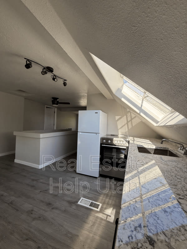 365 S Elizabeth Street – photo 2