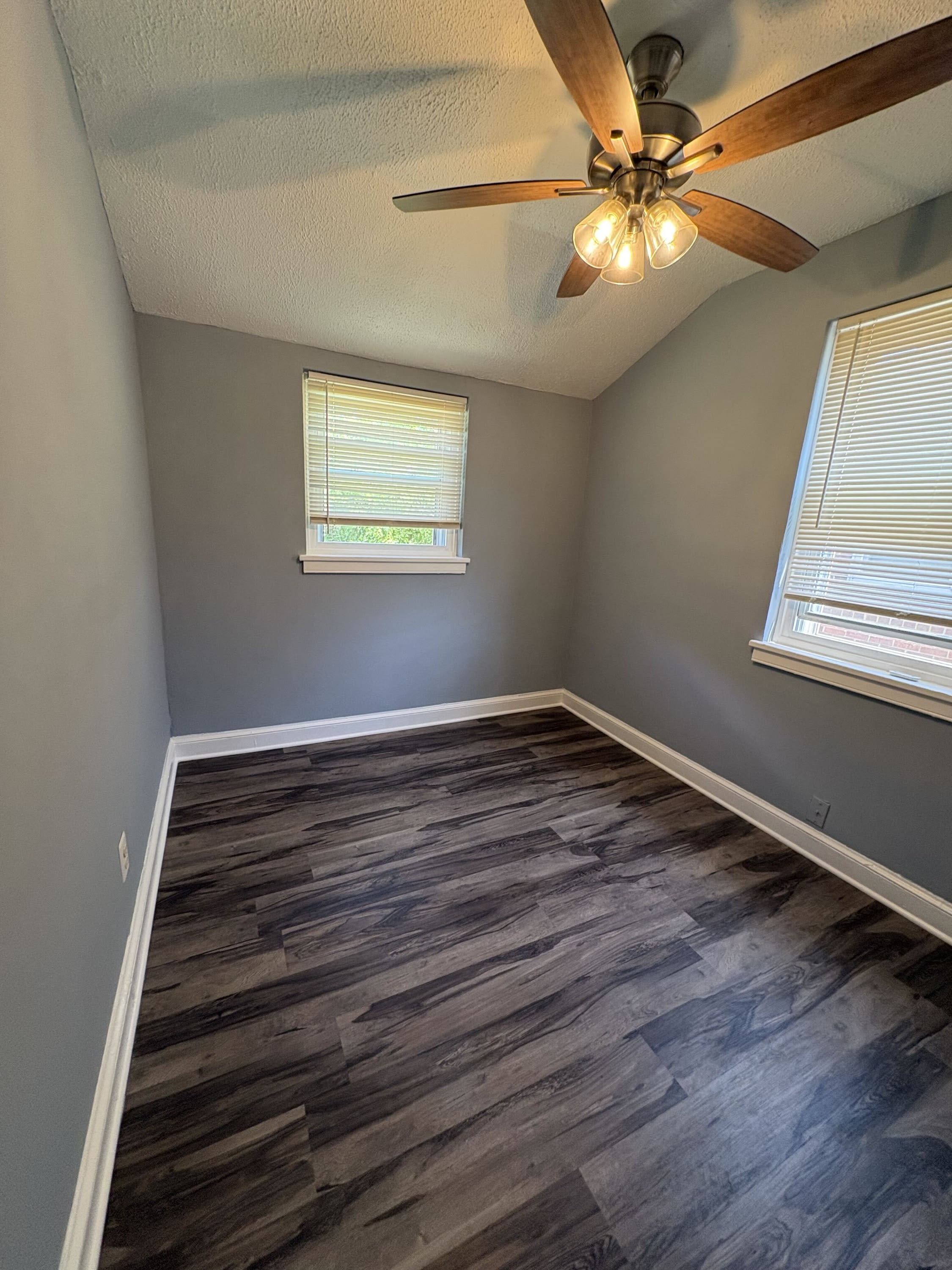 644 Burns Street Southeast – photo 3