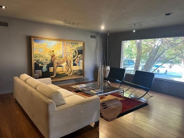 1710 Dorchester Drive – photo 3