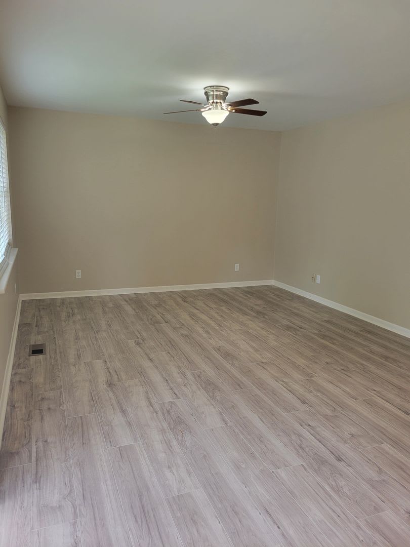 Spacious & Versatile Living in a Prime Location! – photo 3