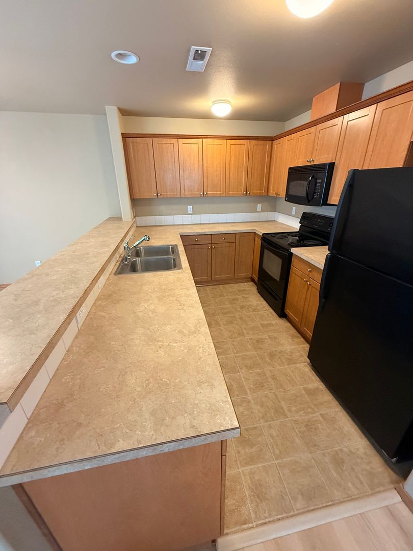 BRIGHT, OPEN LIVING IN THE HEART OF REDMOND!! – photo 3