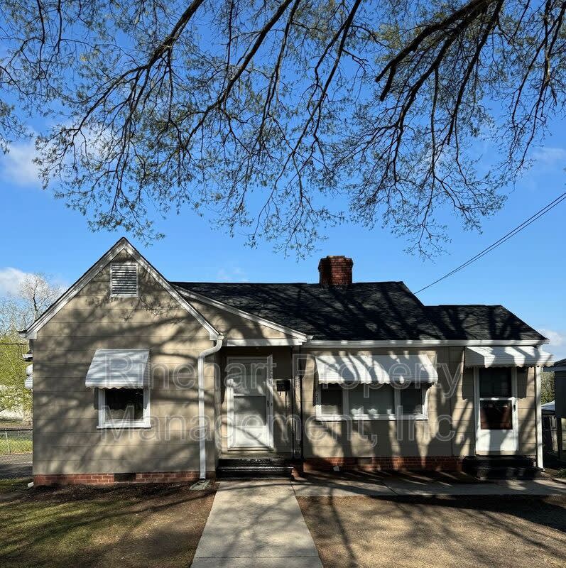 221 Hutchinson Street – photo 1