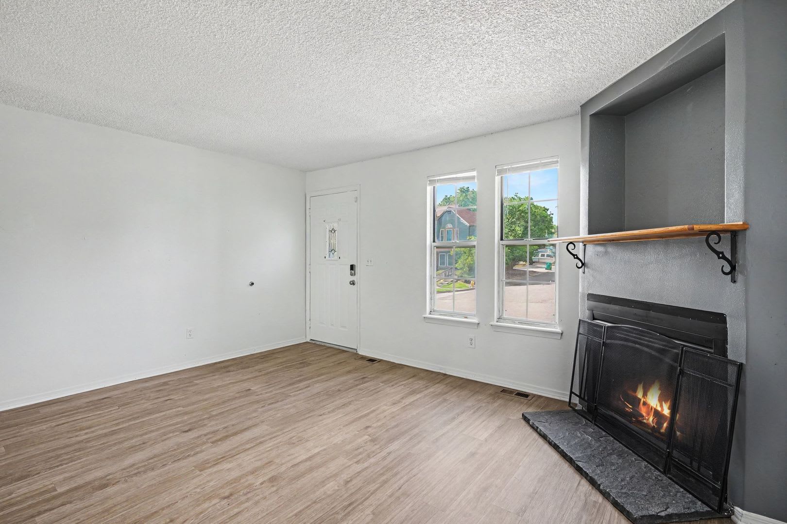 Updated 2 Bedroom, 2 Bathroom Townhome – Move-In Ready! – photo 4