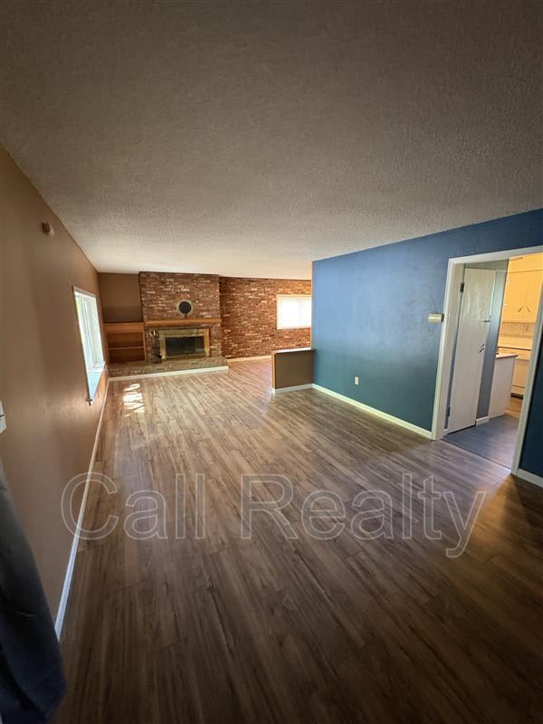 1210 N Locust Rd – photo 2