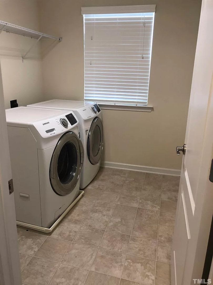 Room in 4 Bedroom Home at Everette Fields Rd – photo 2