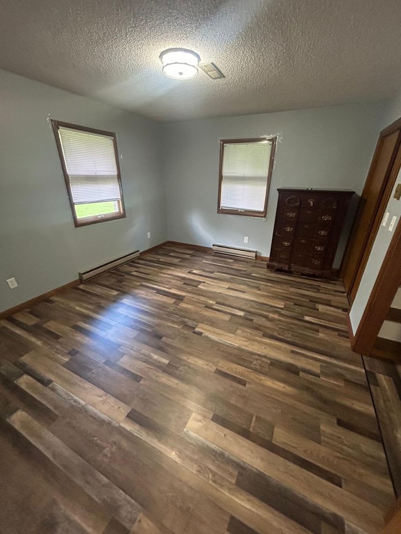 Gorgeous 2-Bedroom Apartment with Garage in a Quiet Neighborhood – photo 3