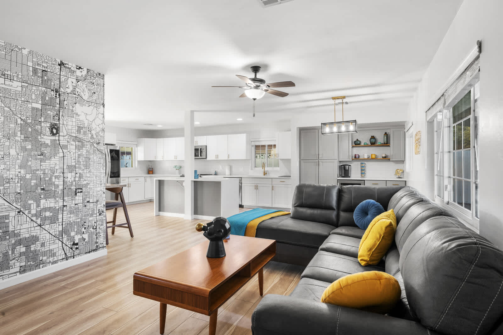 2207 North 28th Place – photo 1