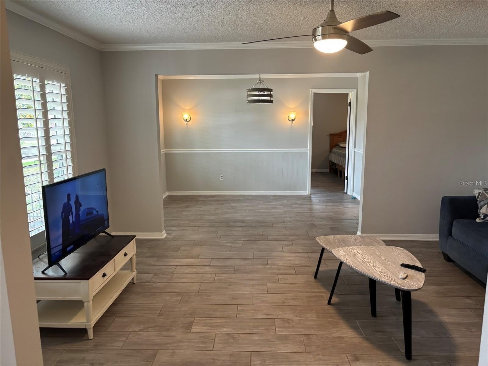 105 E COTTESMORE Circle – photo 4