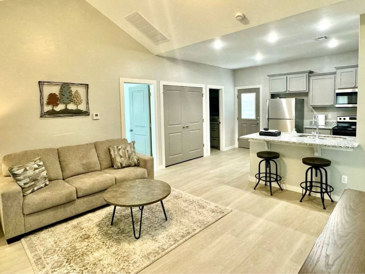 Fully Furnished 2BR/2BA – photo 1