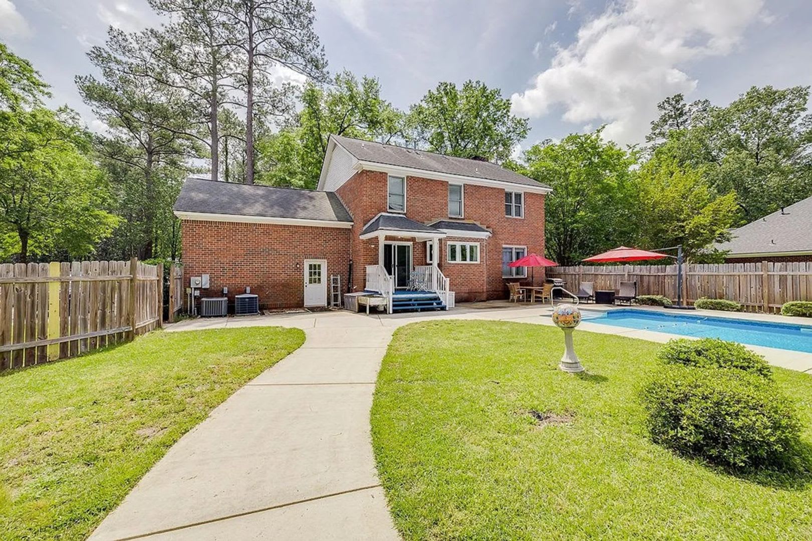 Stunning 4 Bed 3 Bath Home With Pool In Exclusive Silverwood Gated Community – photo 3