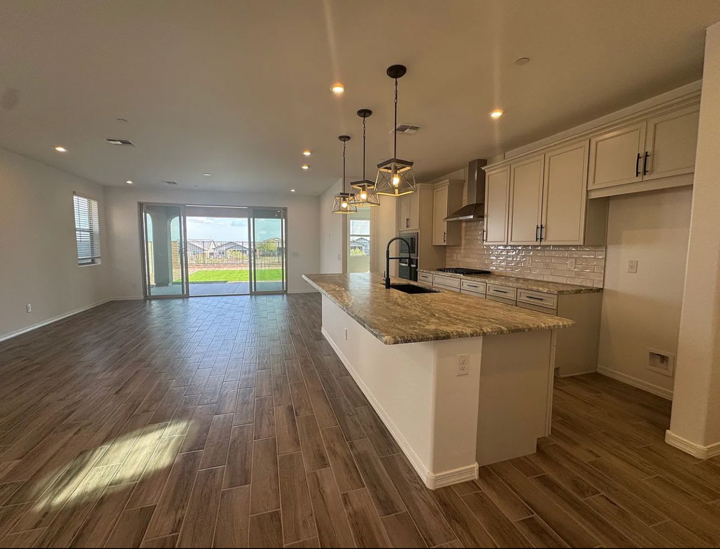 LIKE NEW HOME IN NORTHPOINTE IN PEORIA – photo 2