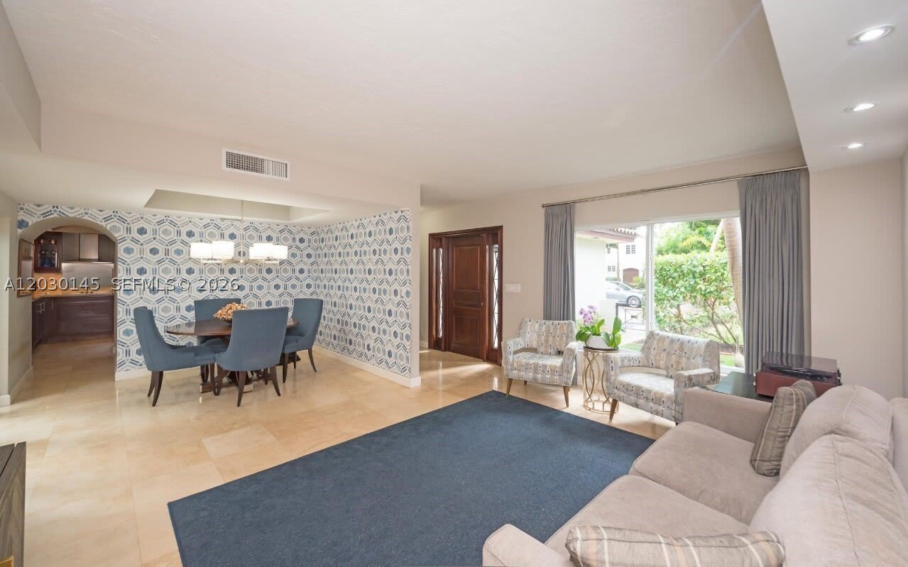423 Alhambra Cir – photo 4