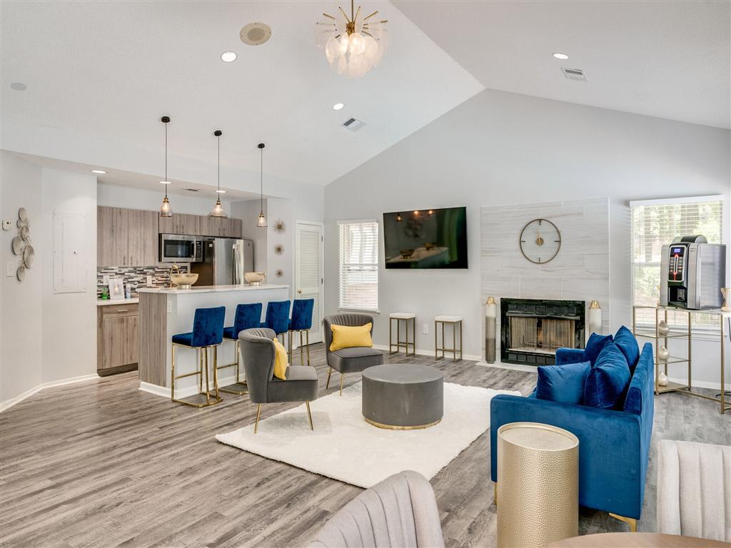 Hub at 934 Apartments – photo 1