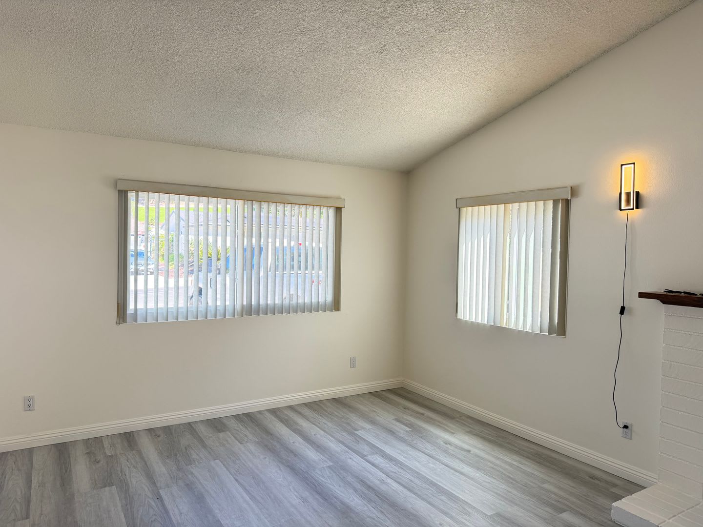 3 Bed 2 Bath Single Story Home In West Hills – photo 4